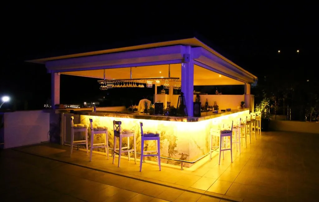 Bar, Azka, Bodrum