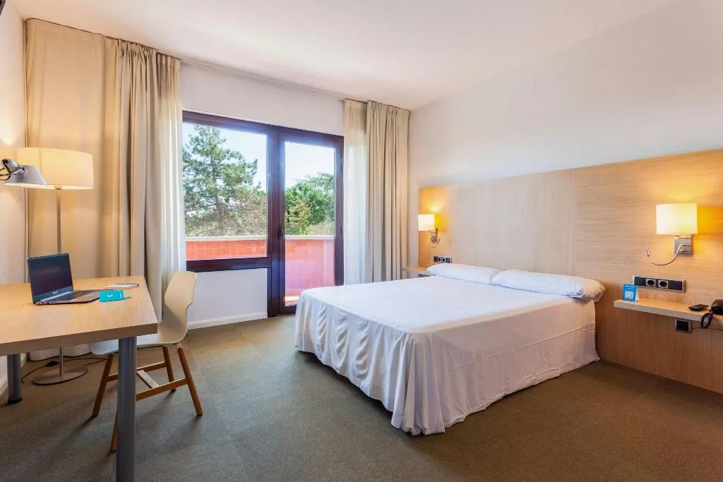 DOUBLE SUPERIOR Room, Checkin Montserrat, Barcelona