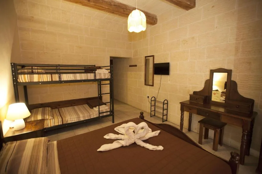 Room, Grotto's Paradise B&B, Gozo