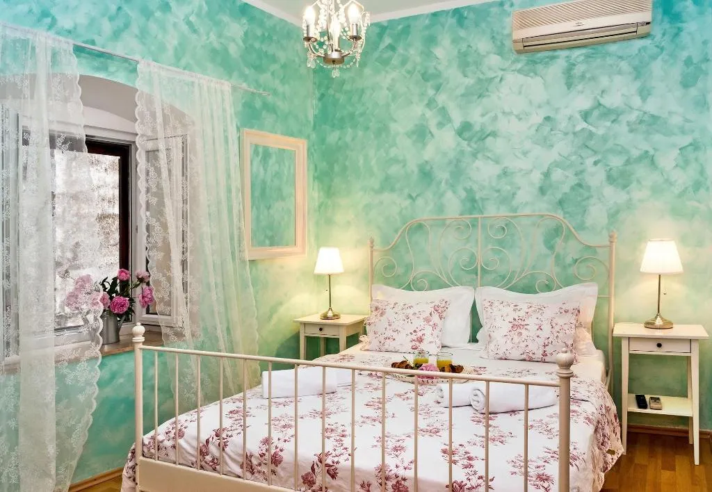 Room, Inn By The River, Split