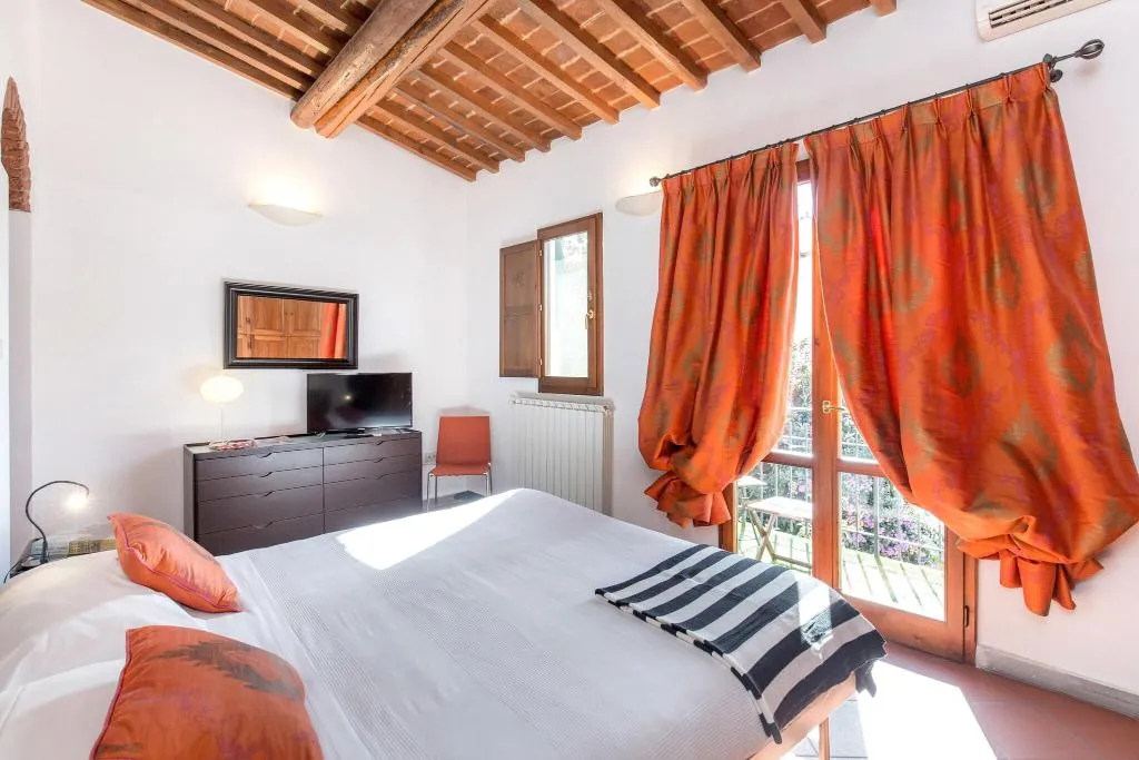 DOUBLE DELUXE ONE BED Room, Home Boutique Santa Maria Novella, Florence
