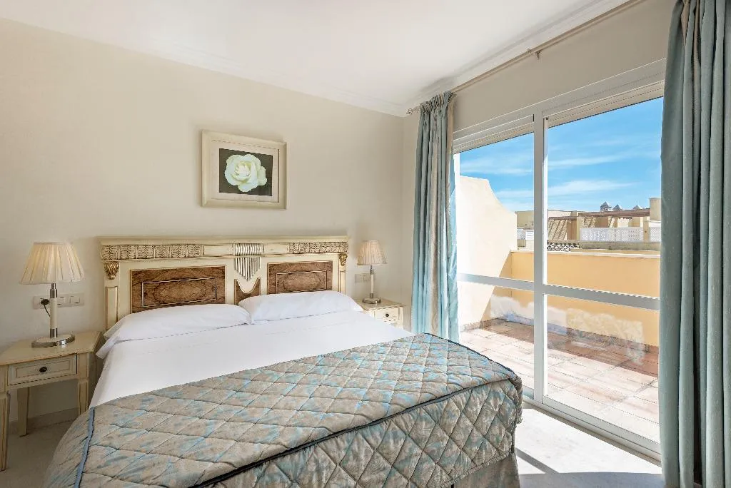 VILLA THREE BEDROOMS Room, Colina del Paraiso, Costa Del Sol