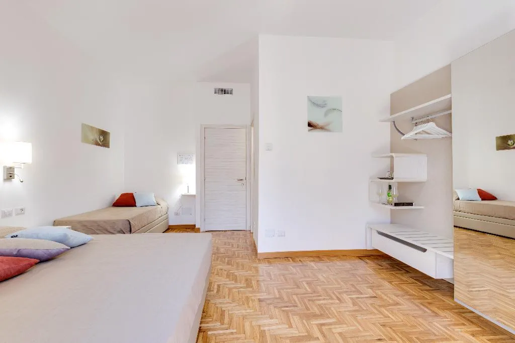JUNIOR SUITE CAPACITY 4 Room, Dolce Luxury Rooms, Rome