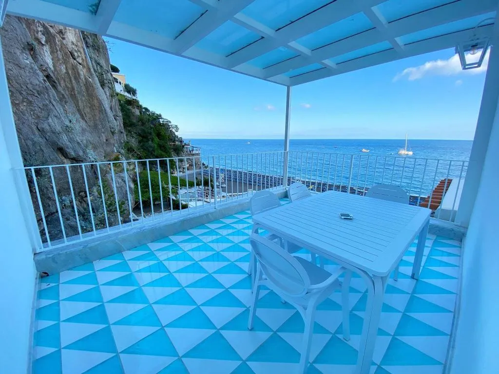 APARTMENT QUEEN SIZE BED Room, La Caravella Positano, Naples