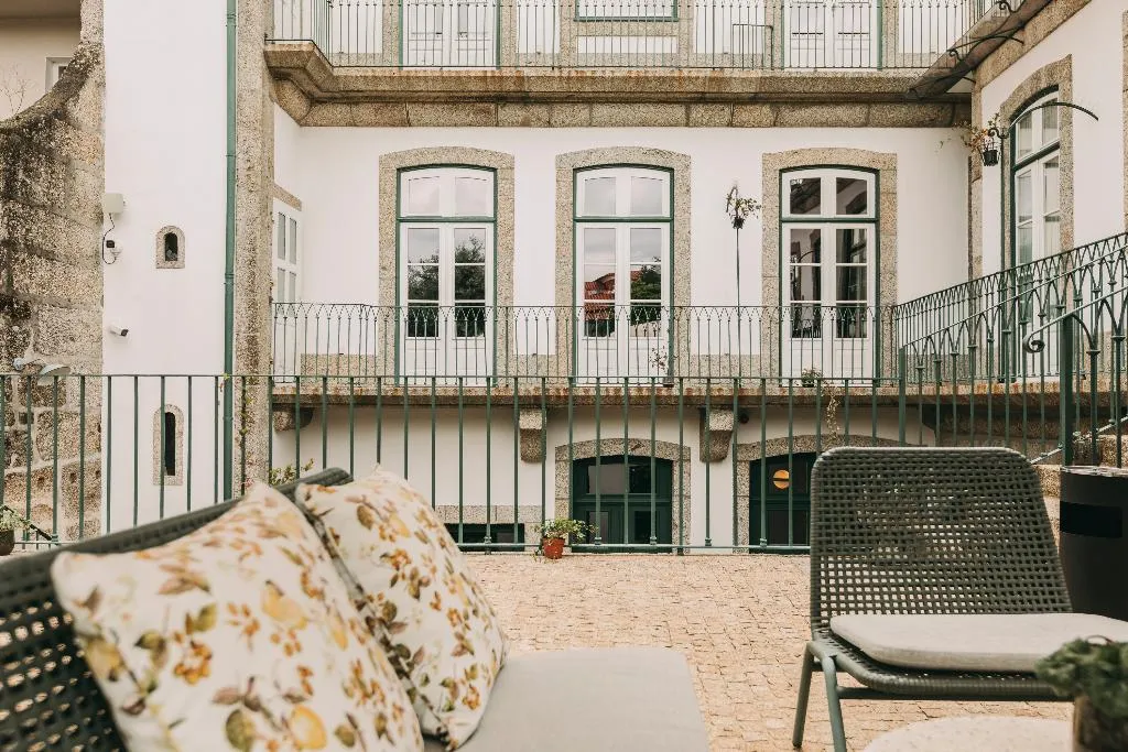 Pool, Torel Royal Court, Porto