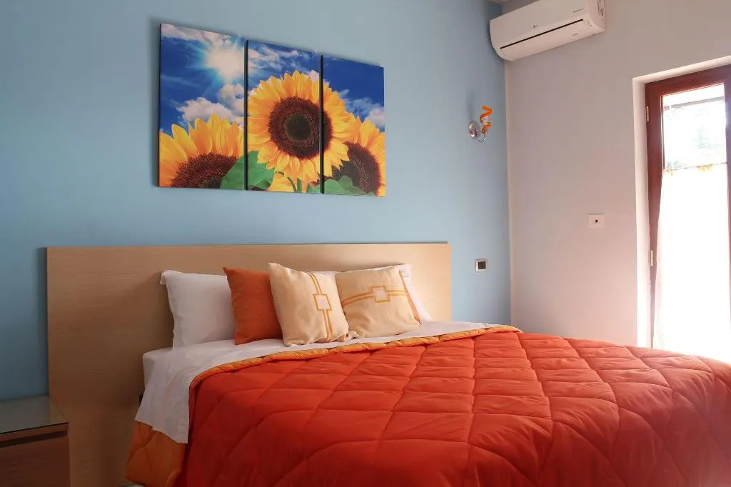 Room, Vesuvio Smiling, Naples
