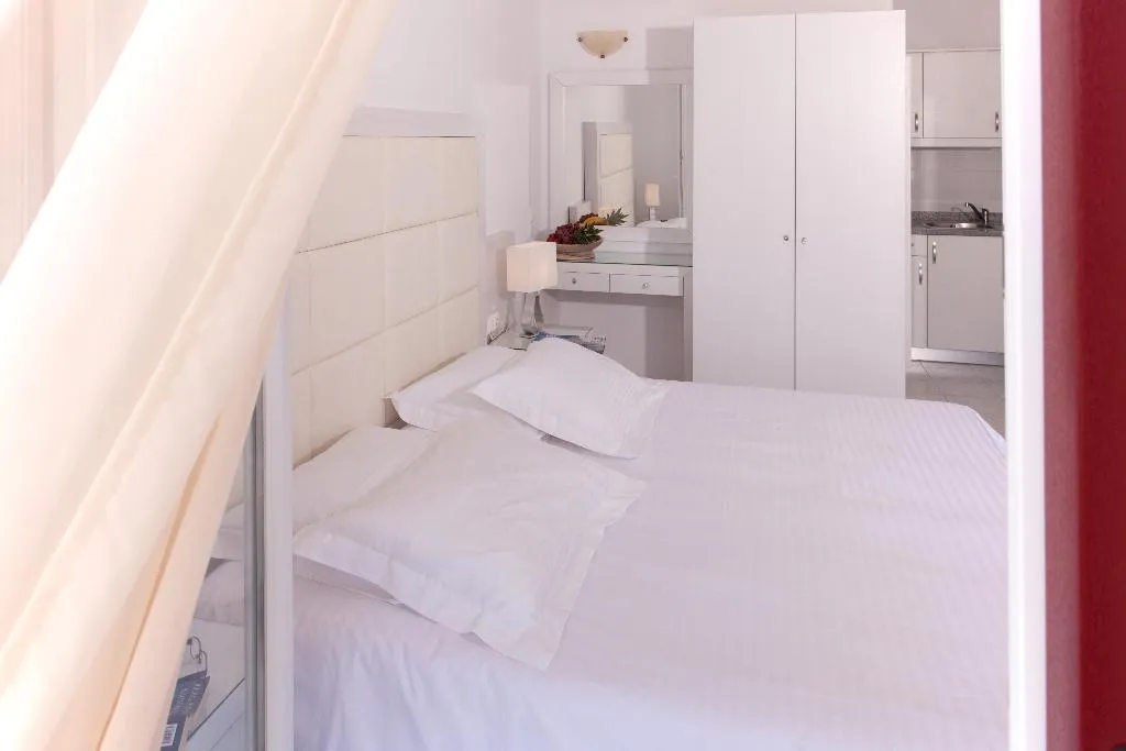 STUDIO CAPACITY 2 Room, Domna, Mykonos