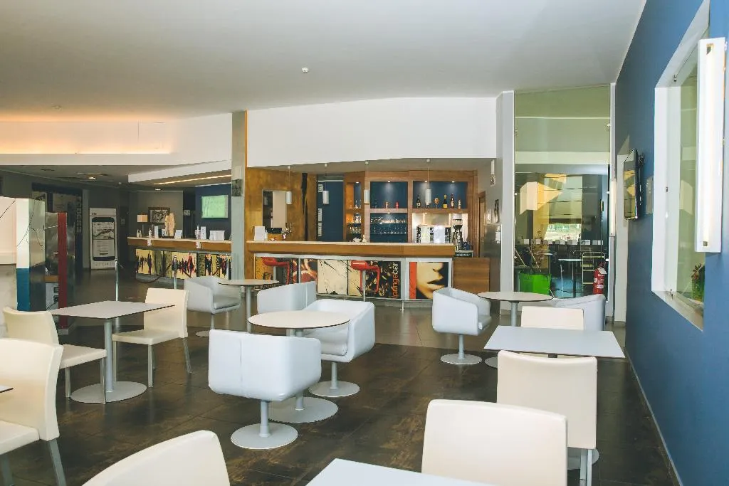Bar, Holiday Inn Express Milan-Malpensa Airport, Milan