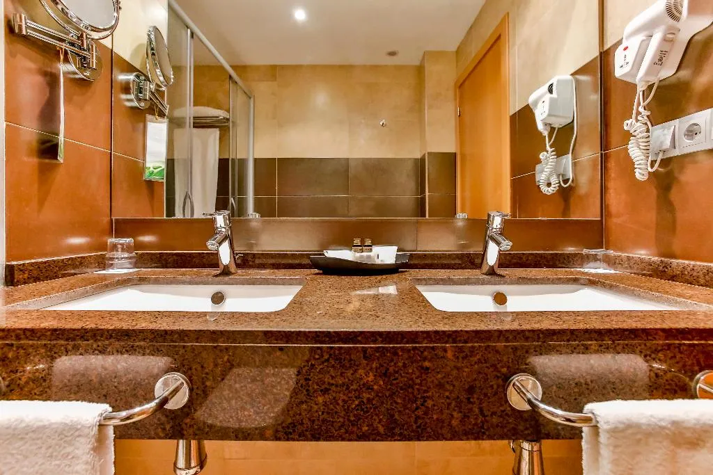 Double or Twin SUPERIOR Room, Desitges, Barcelona