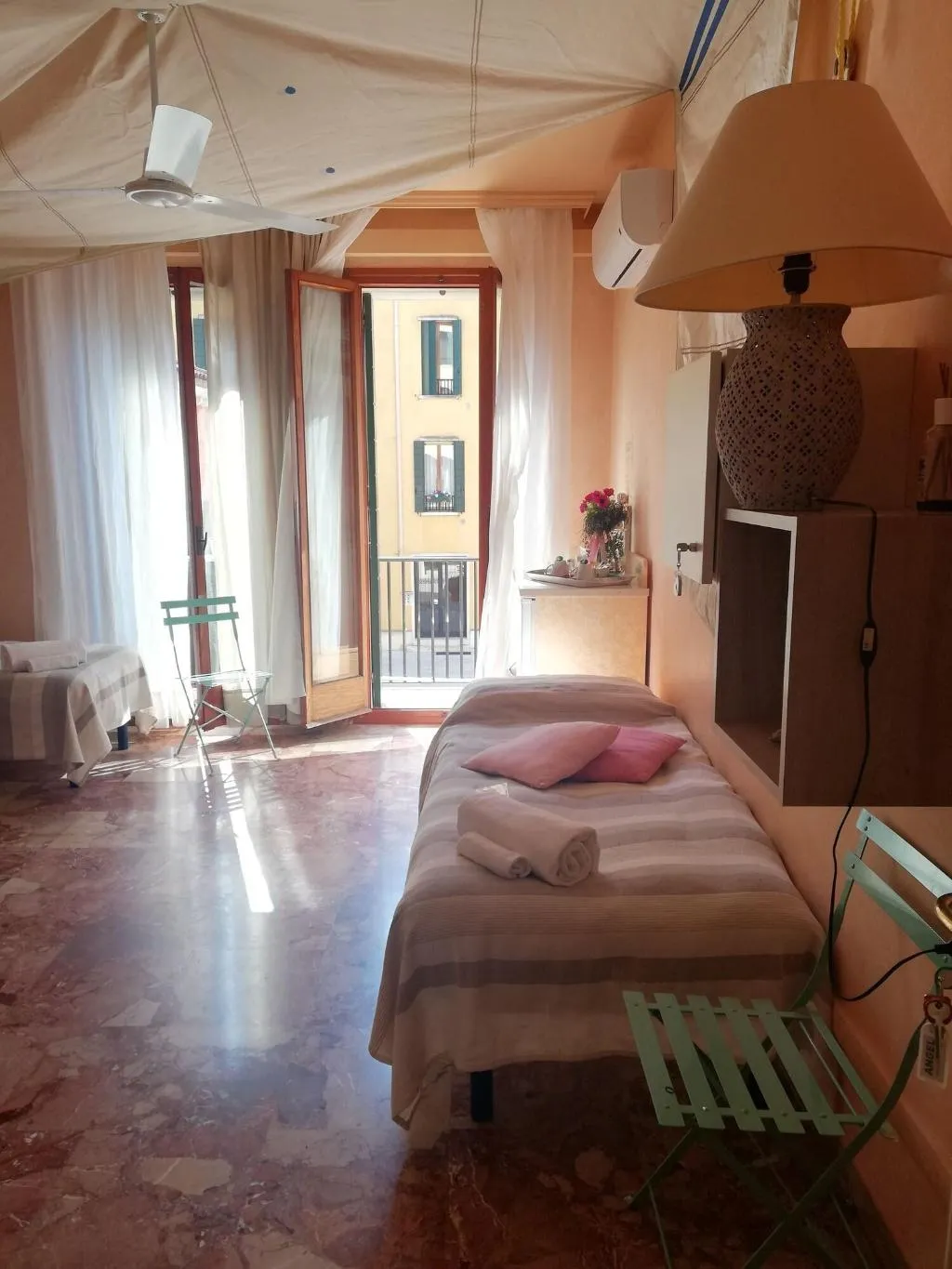 Room, 328 Il Veliero Romantico, Venice