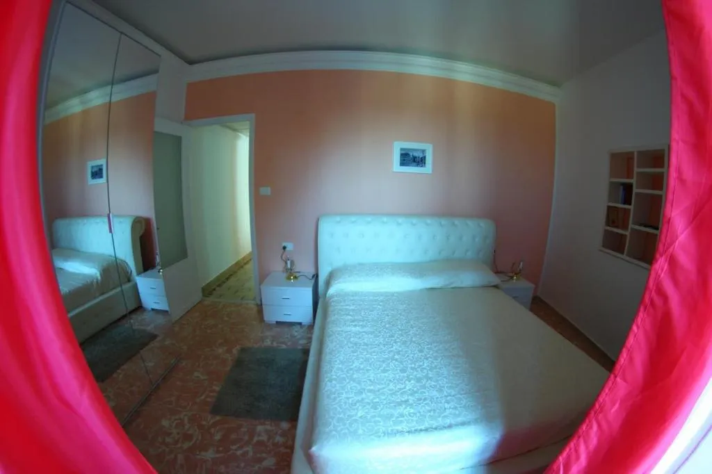 Room, Gualtiero Camere E Suite, Catania
