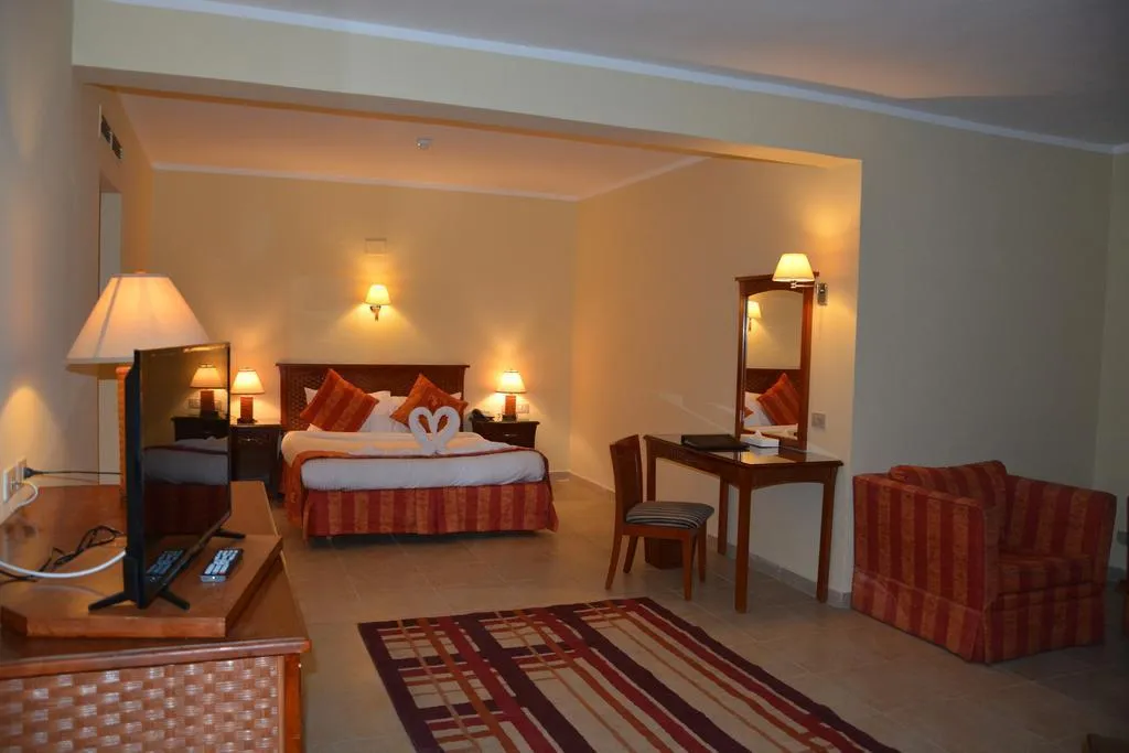 FAMILY ROOM POOL VIEW Room, Le Mirage New Tiran, Red Sea Riviera