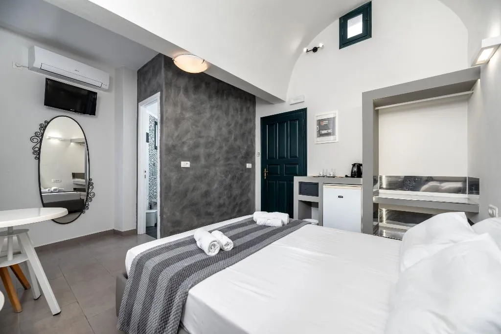 DOUBLE STANDARD Room, Villa Anemomilos Perissa, Santorini