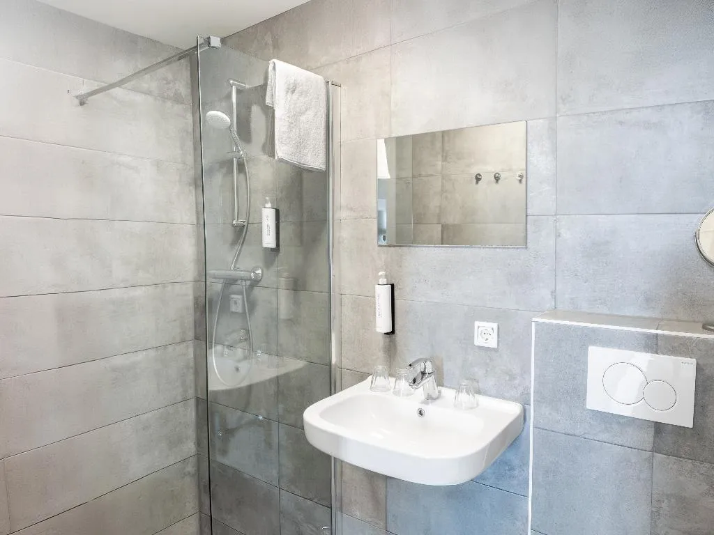 SINGLE ONE BED Room, Amsterdam Lake Hotel, Amsterdam