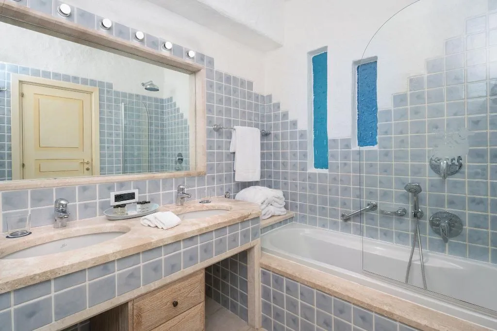 DOUBLE DELUXE CANAL VIEW Room, Cervo, Olbia