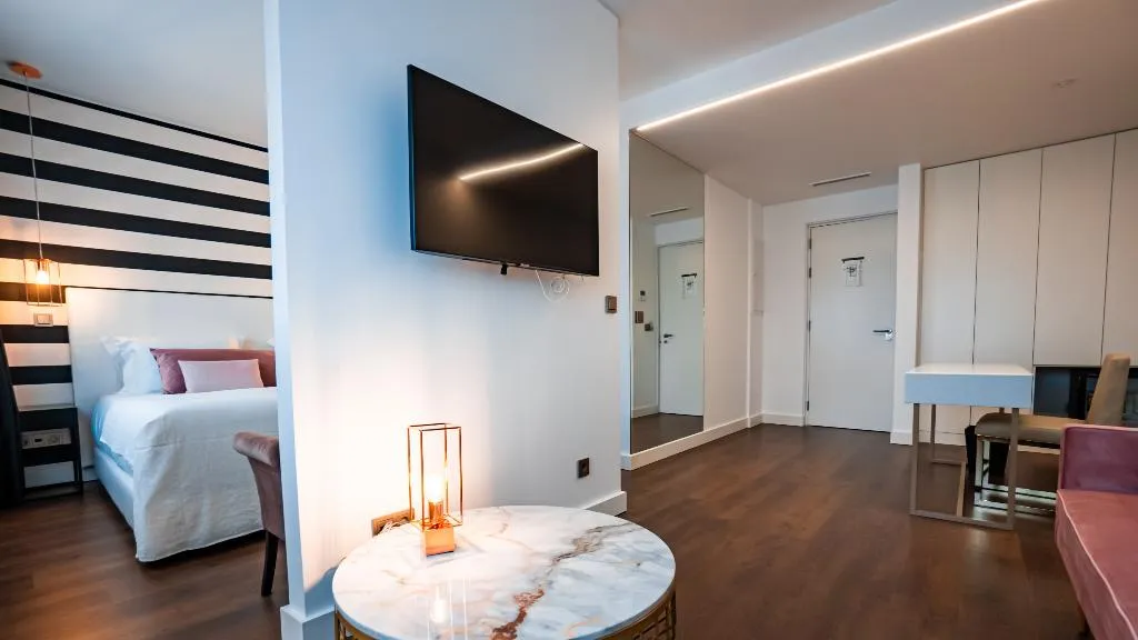 SUITE ONE BED Room, Hills Hotel Lisboa, Lisbon