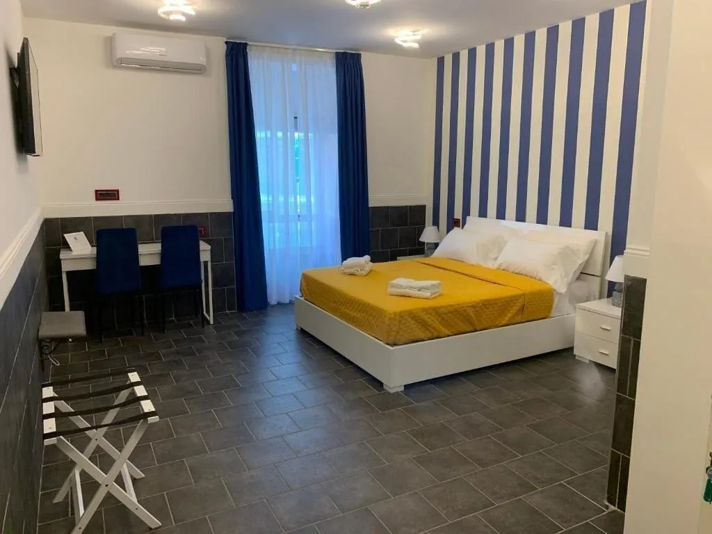 Room, Yacht Club Angioino, Naples