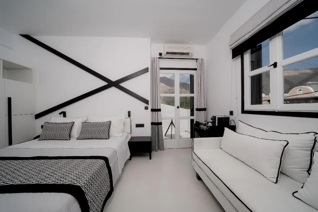 Double or Twin STANDARD Room, Divelia, Santorini