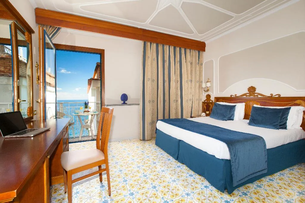 DOUBLE SEA VIEW Room, Alimuri Bay Resort, Naples
