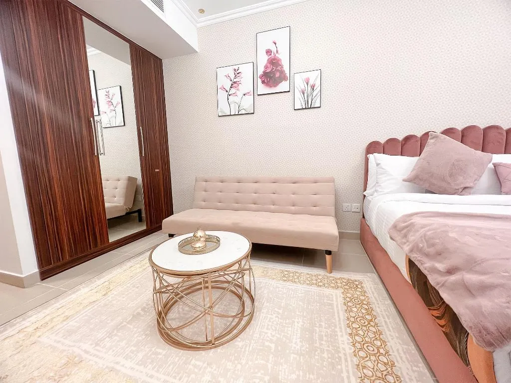 STUDIO DELUXE ONE BED Room, Goldcrest Executive, Dubai