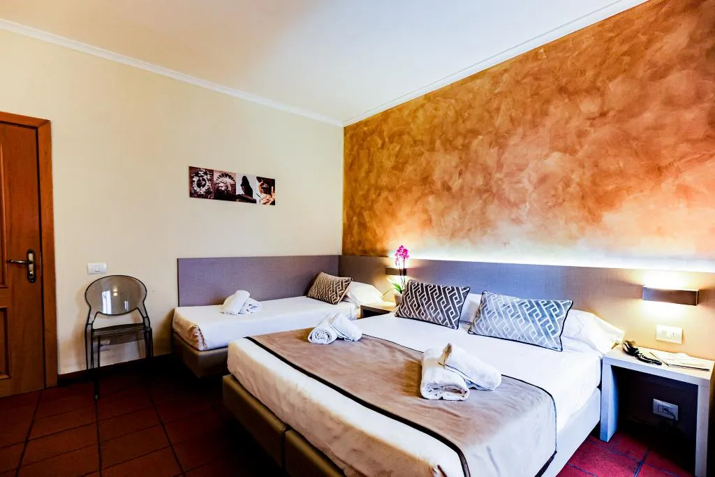 TRIPLE STANDARD Room, Albergo Firenze, Florence
