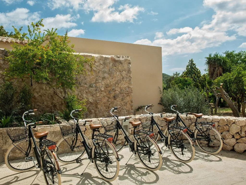 Sports and Entertainment, The Lodge Mallorca, Majorca