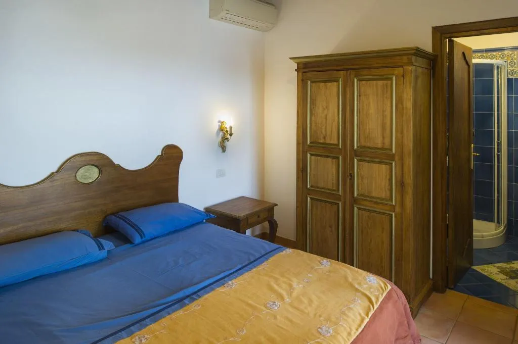 Room, La Maliosa D' Arienzo, Naples