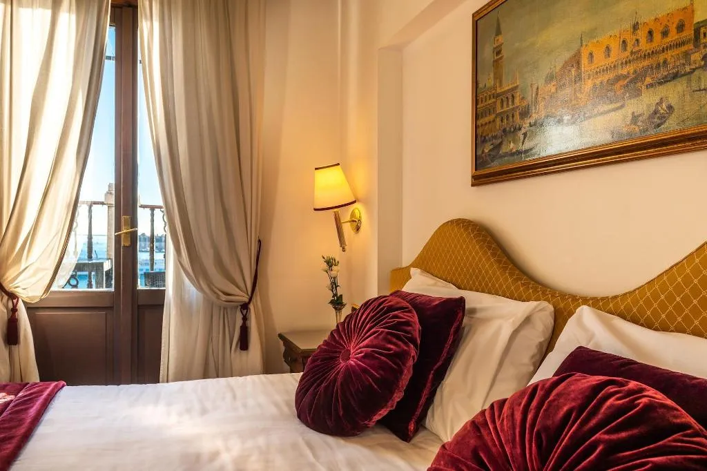 Room, A Tribute To Music, Venice