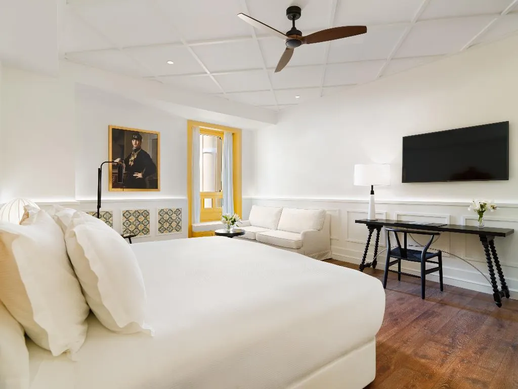 JUNIOR SUITE STANDARD Room, H10 Casa de la plata, Seville