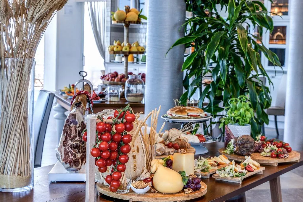 Restaurant, Hotel Mediterraneo Sorrento, Naples