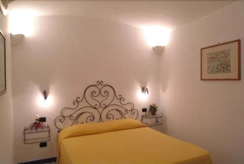 TRIPLE STANDARD Room, La Caravella Positano, Naples