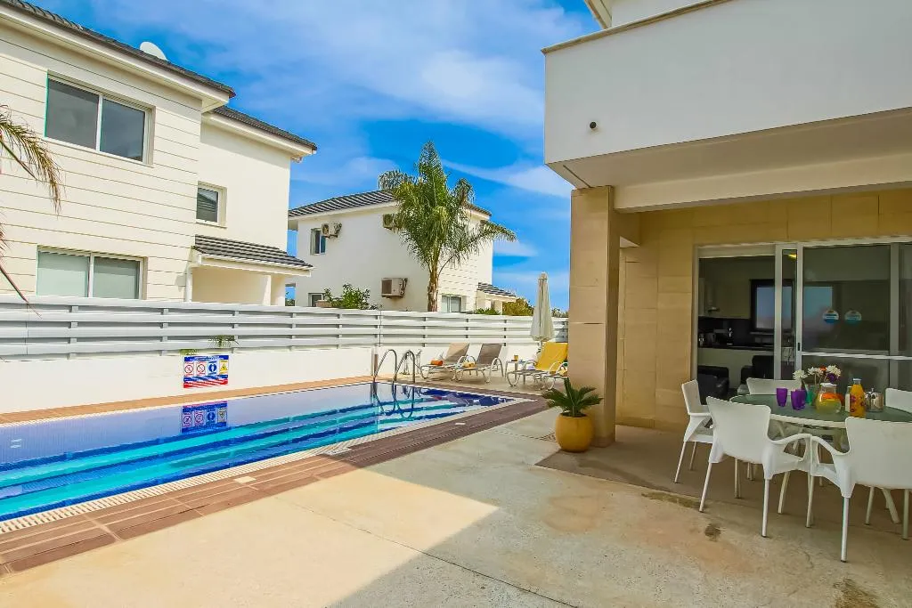 VILLA WITH PRIVATE POOL Room, Flouressia Gardens, Cyprus