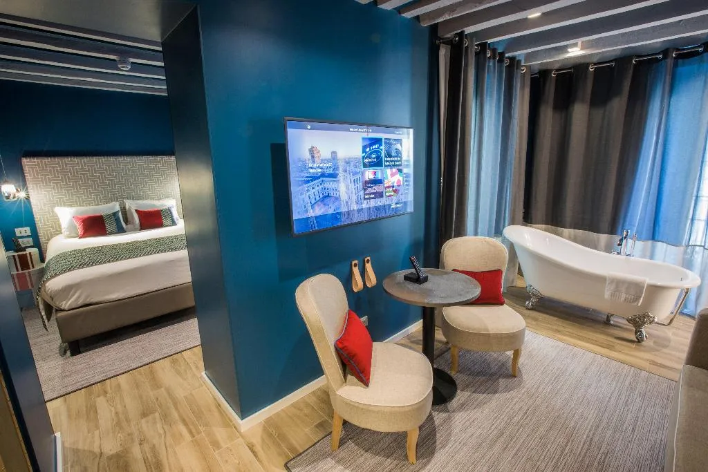 SUITE QUEEN SIZE BED Room, Hotel Indigo Milan - Corso Monforte, Milan