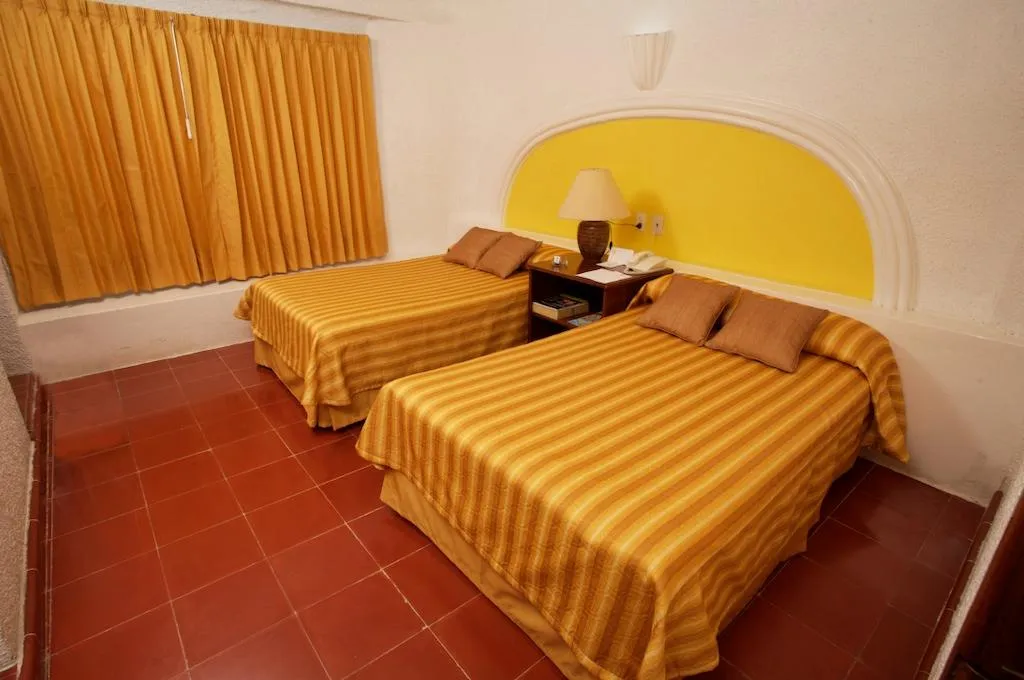TRIPLE STANDARD Room, Antillano, Cancun Area