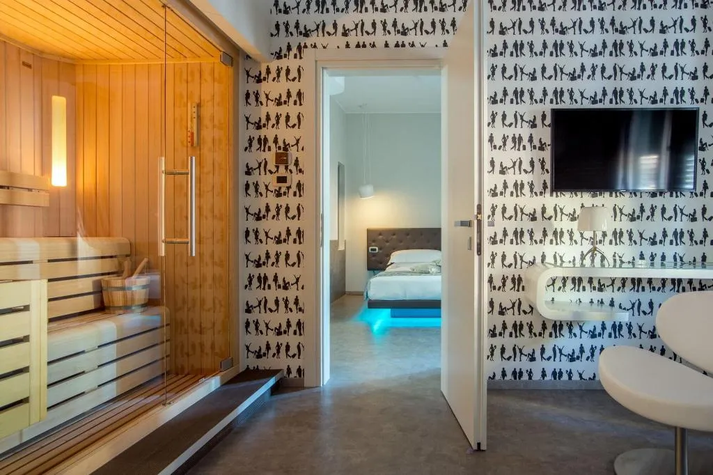 Room, Montenapoleone Suites, Milan