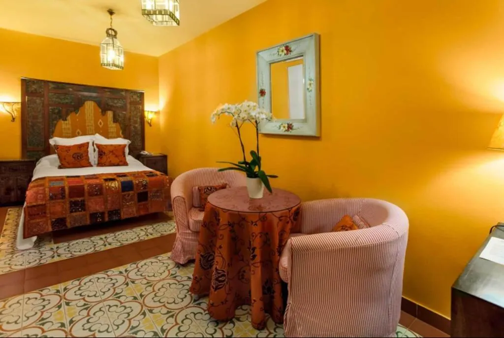 Room, El Rey Moro, Seville