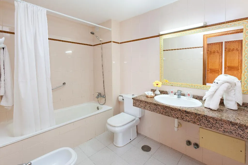 APARTMENT CAPACITY 4 ONE BEDROOM Room, BLUESEA Apartamentos Costa Teguise Beach, Lanzarote
