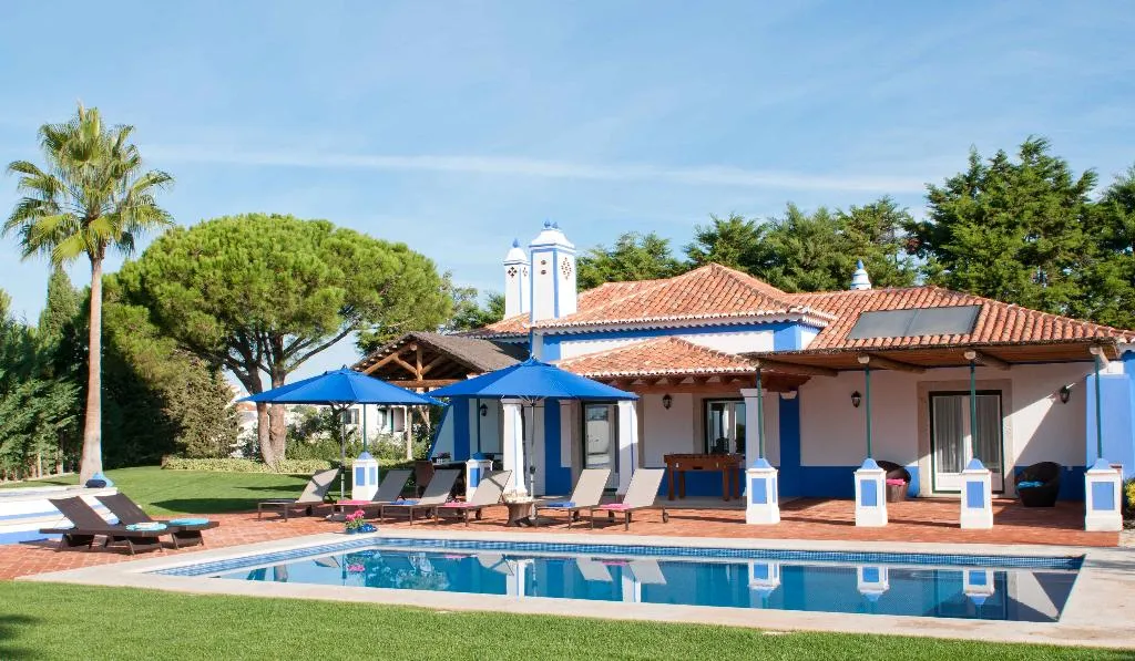 VILLA THREE BEDROOMS Room, Shantivillas, Algarve