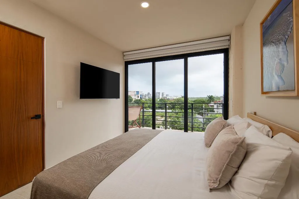 Room ONE BEDROOM TWO BATHROOMS Room, Everglades Suites, Cancun Area