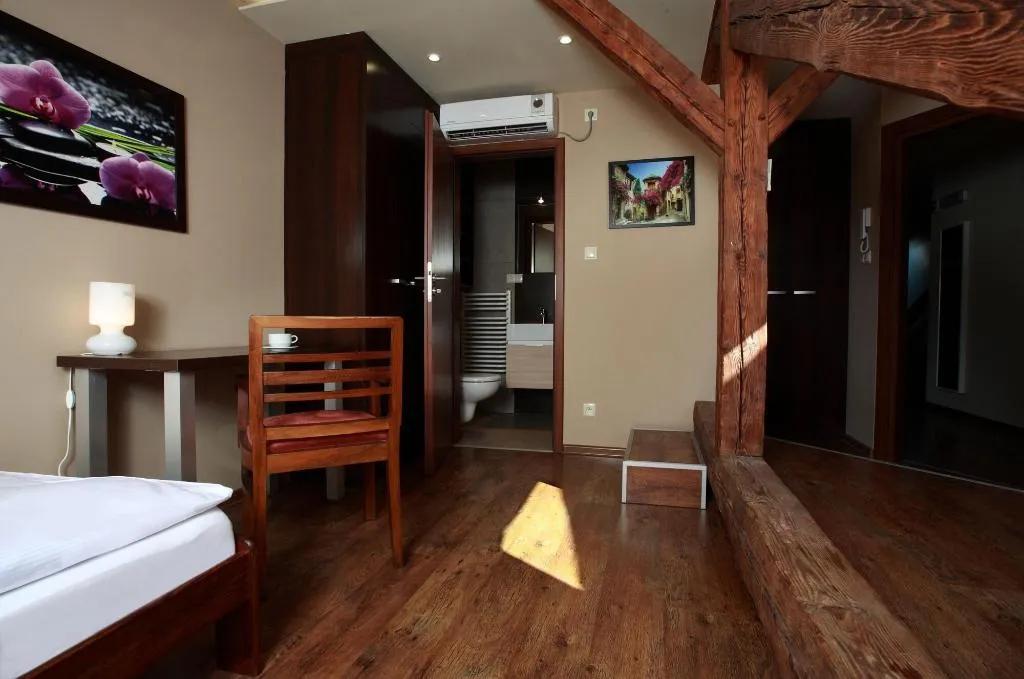 Room, Dom Turysty - Pokoje Goscinne, Krakow