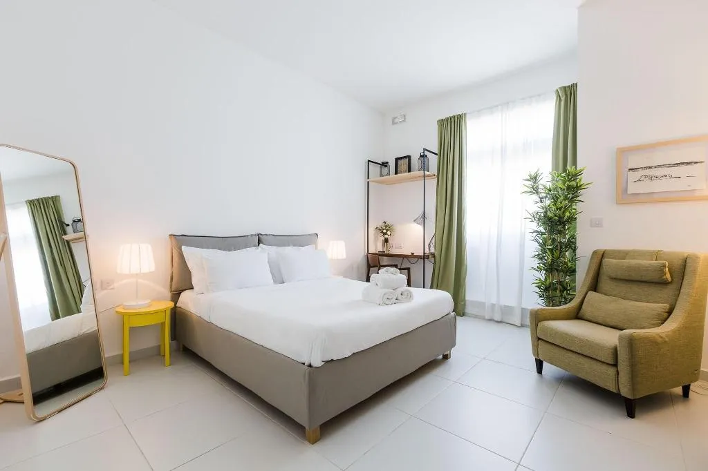 Room, Two Pillows Boutique Hostel, Malta