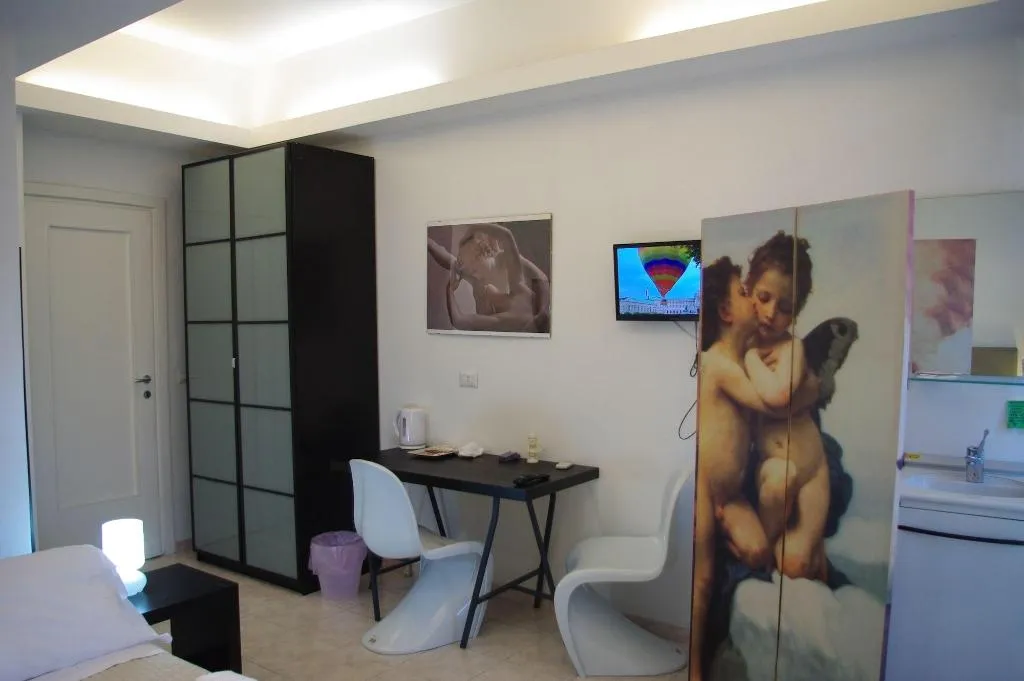 Room, Appia Avenue 639, Naples