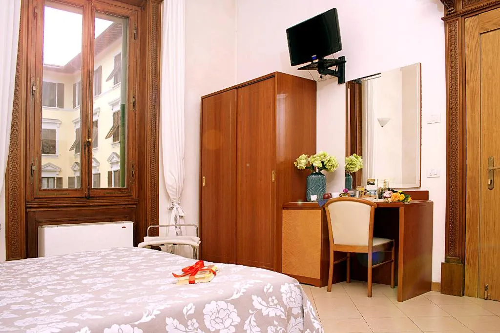 QUADRUPLE CLASSIC Room, Hotel Bonifacio, Florence