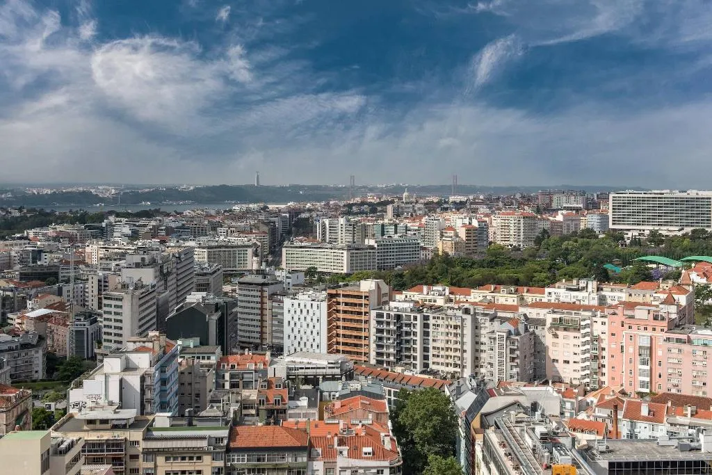 TWIN CLUB Room, Sheraton Lisboa Hotel & Spa, Lisbon