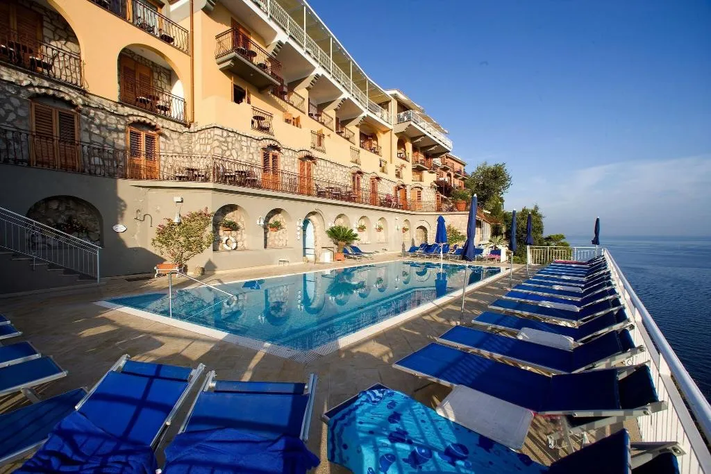 Pool, Belair, Naples