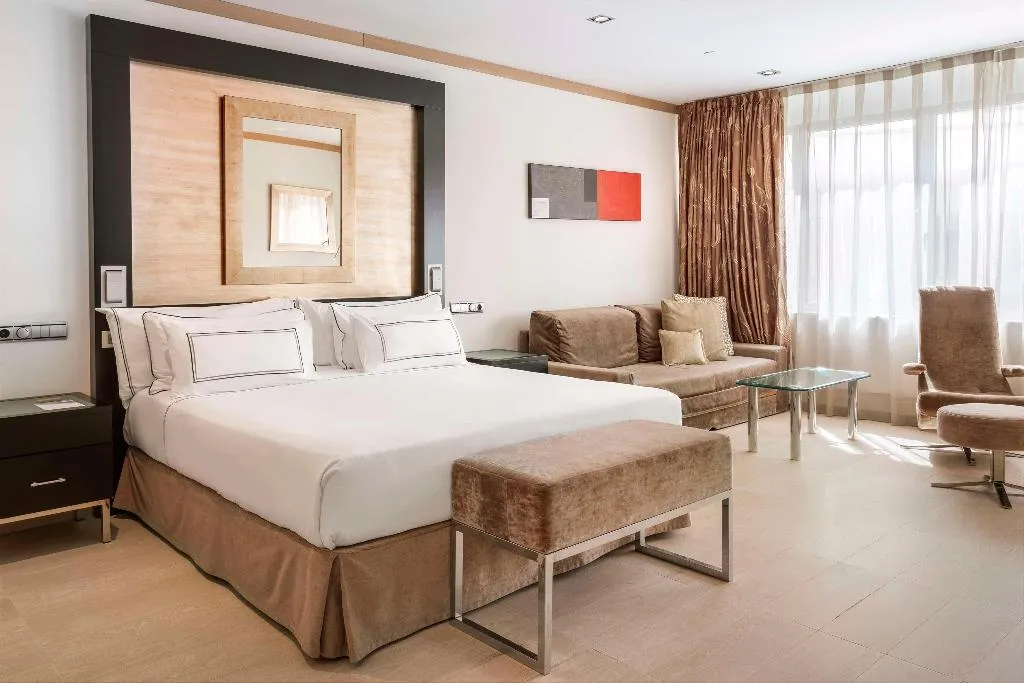 FAMILY ROOM STANDARD Room, Melia Madrid Princesa, Madrid