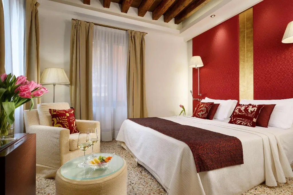 Room, Palazzo Giovanelli e Gran Canal, Venice