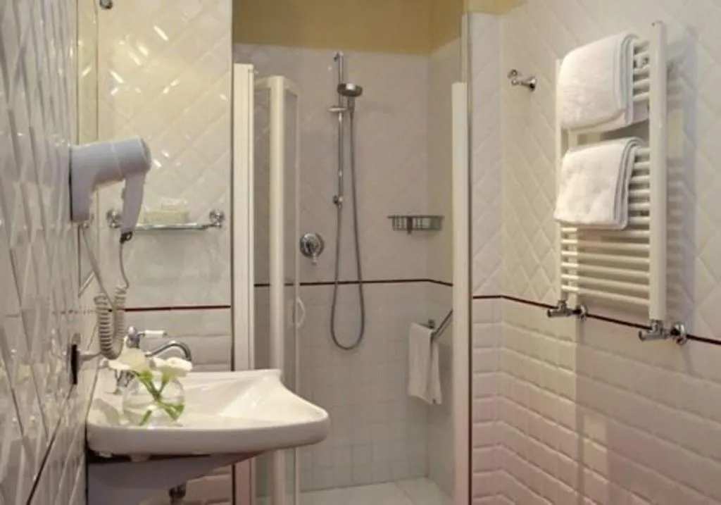 TRIPLE TWO BEDS Room, Pendini, Florence