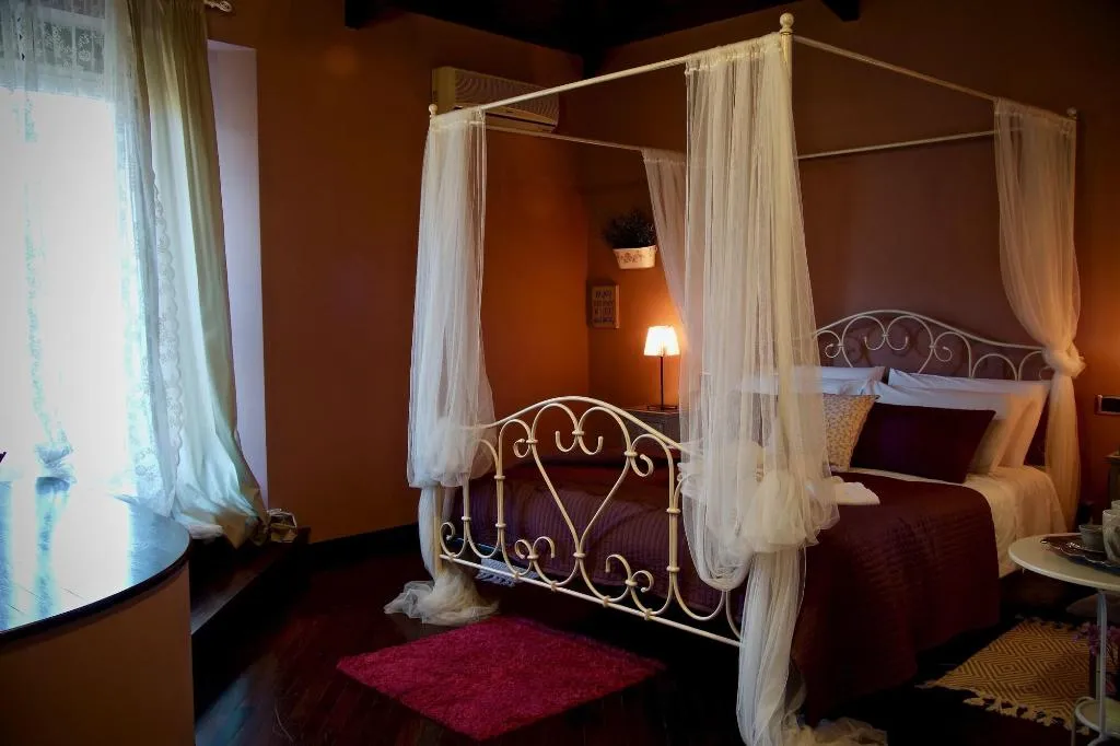 Room, B&b A'Luggetella, Naples