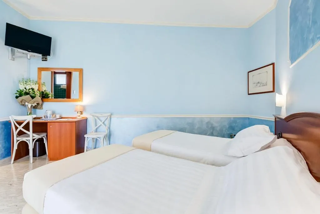 FAMILY ROOM TWO QUEEN BEDS Room, Europa Stabia Hotel, Naples